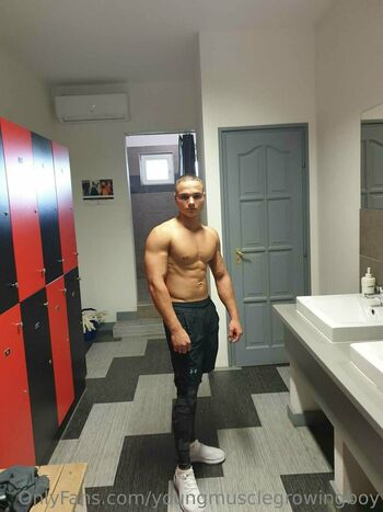 youngmusclegrowingboy