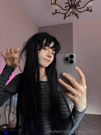 yoursmalldoll1