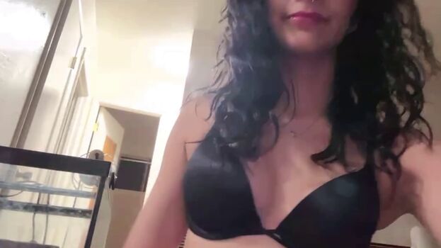 Yourtokengirl