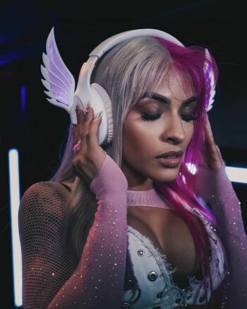 Zelina Vega