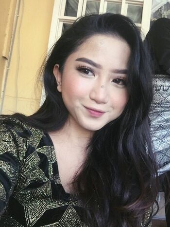 Zizi Wong