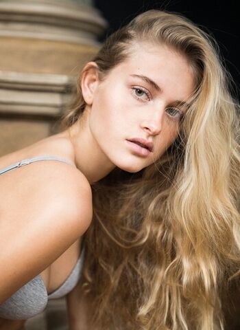 Zoe Helena