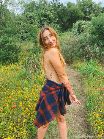 zoebytheriverfree