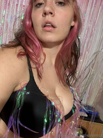 zoeybenzz