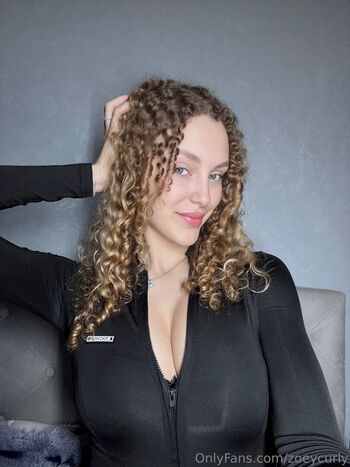 zoeycurly